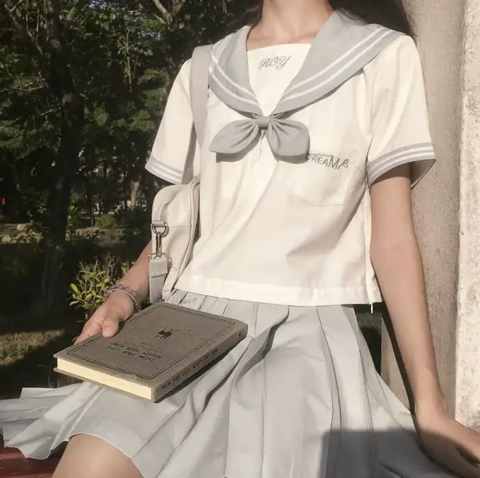 眼里余光都是你